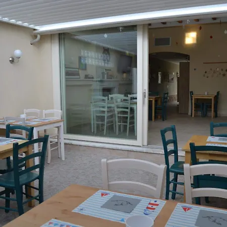 Alojamento de Acomodação e Pequeno-almoço Residenza Marina 4*